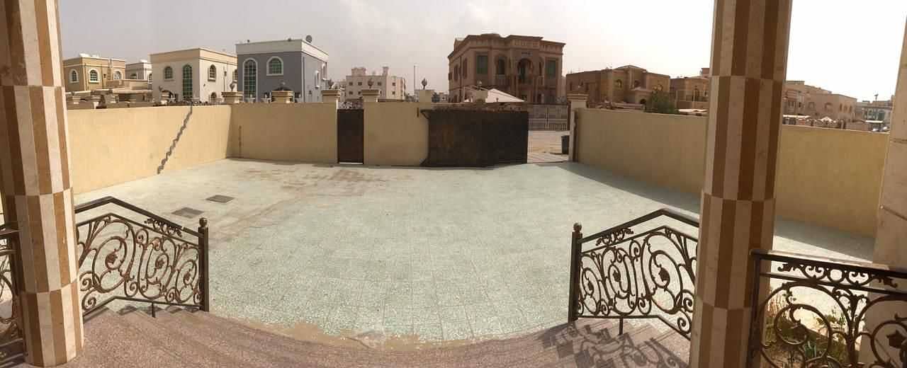 فيلا للايجار واجهه حجر ومساحة كبيرة وموقع ممتاز جدا لشارع الشيخ عماروقريبة من جميع الخدمات