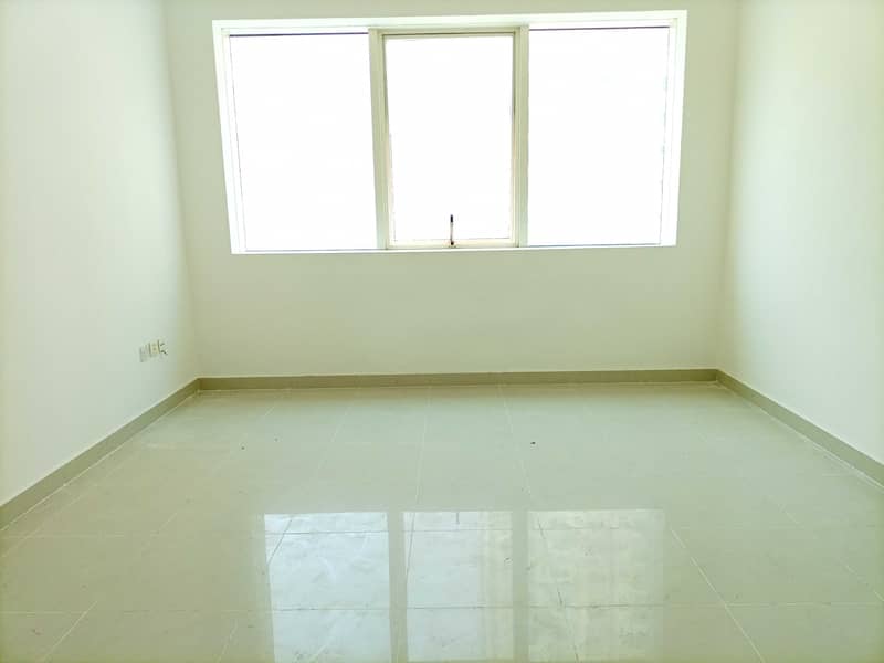 READY TO MOVE 2 BEDROOM FLAT WITH 1 MONTHS FREE WARDROBE CENTRAL AC CENTRAL GAS IN 35K