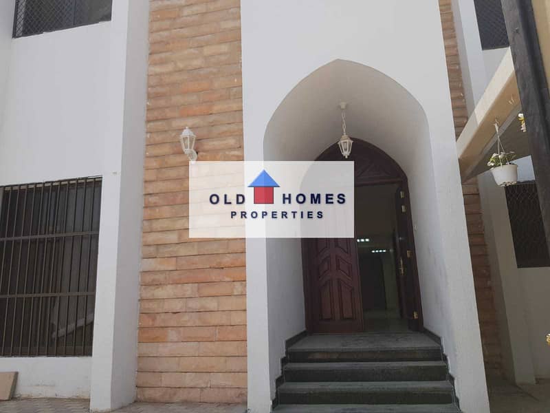 For rent in Karama area 5 rooms on the main street For rent in Karama area 5 rooms on the main street