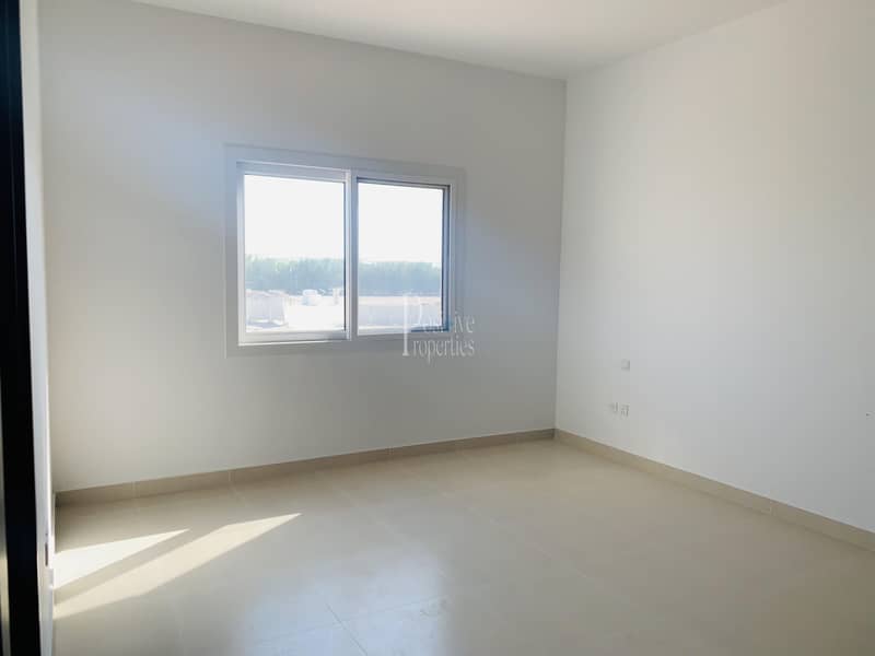 6 LANDSCAPED | LIGHT INTERIOR | 2 MINUTES AWAY FROM PARK