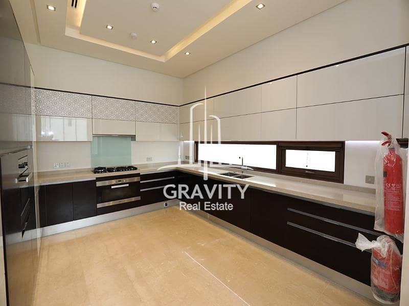 7 Direct on the Beach 6 Bedroom Villa in Hidd Al Saadiyat