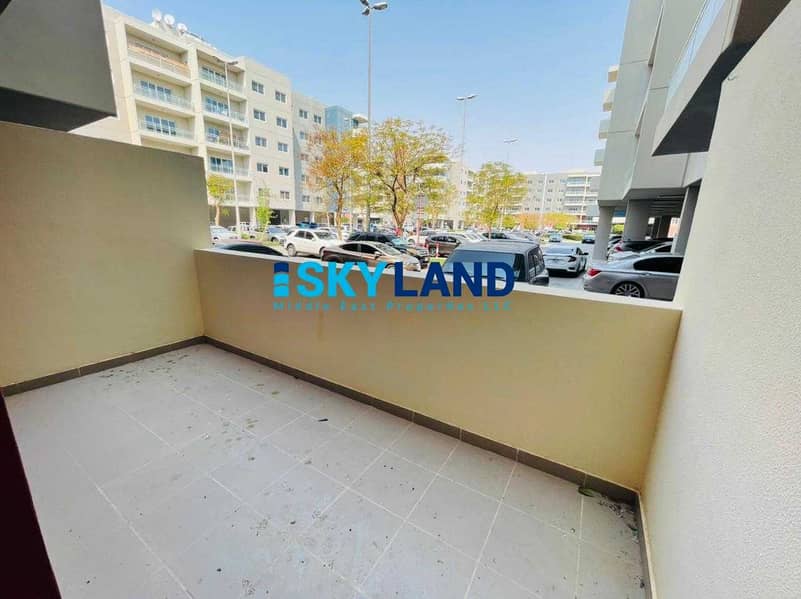 Vacant ! Studio Apt with Balcony for only AED 35k !