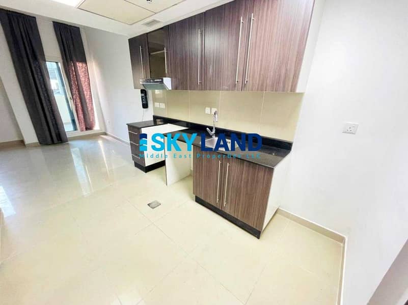 4 Vacant ! Studio Apt with Balcony for only AED 35k !