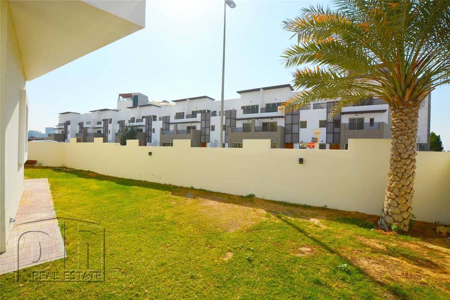 11 Beautiful Gardens | Corner Unit | 4 Bed