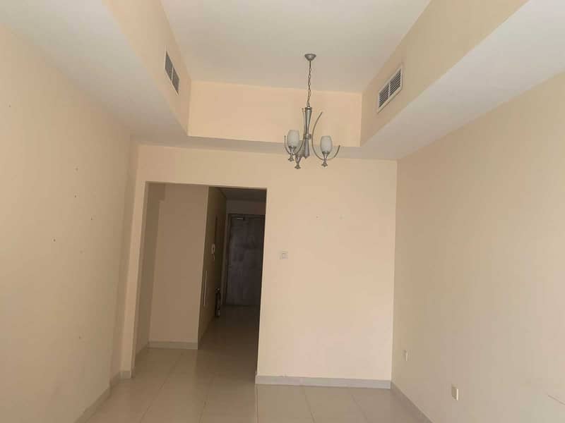 شقة في برج الزنبق مدينة الإمارات 1 غرف 17000 درهم - 5383394 شقة في برج الزنبق مدينة الإمارات 1 غرف 17000 درهم - 5383394