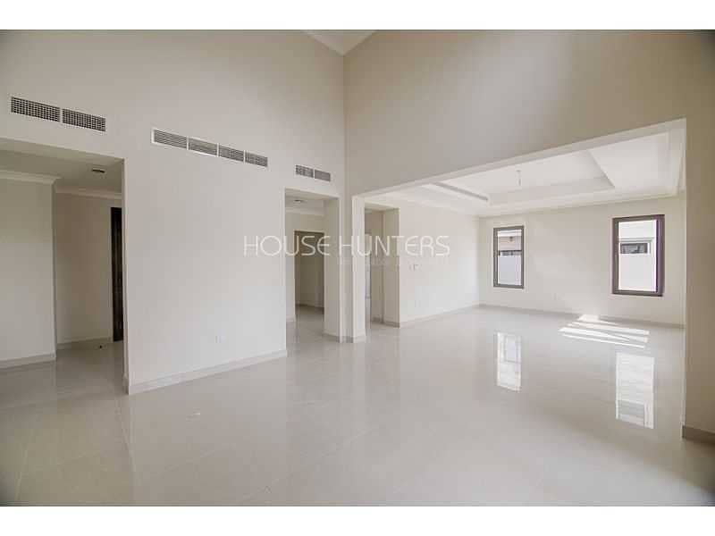2 6 bedroom | large Terrace |Perfect Condition |Rosa