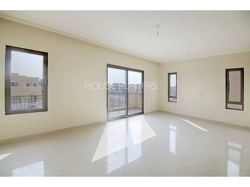 4 6 bedroom | large Terrace |Perfect Condition |Rosa