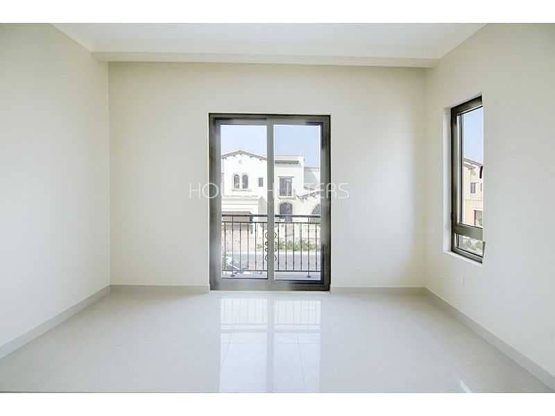 7 6 bedroom | large Terrace |Perfect Condition |Rosa