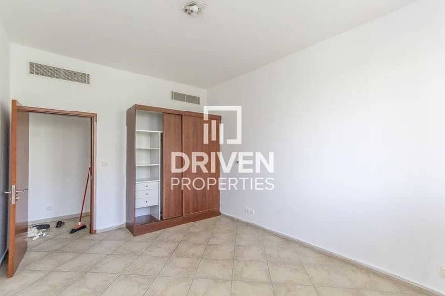 8 Garden View | Close to Pool and Park Apt