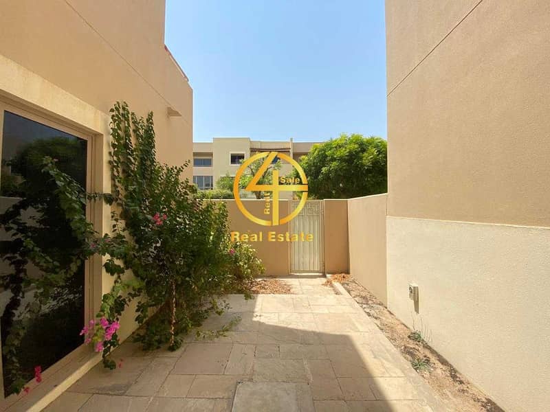 Impressive 3 BR TH with Maid's & Garden Impressive 3 BR TH with Maid's & Garden
