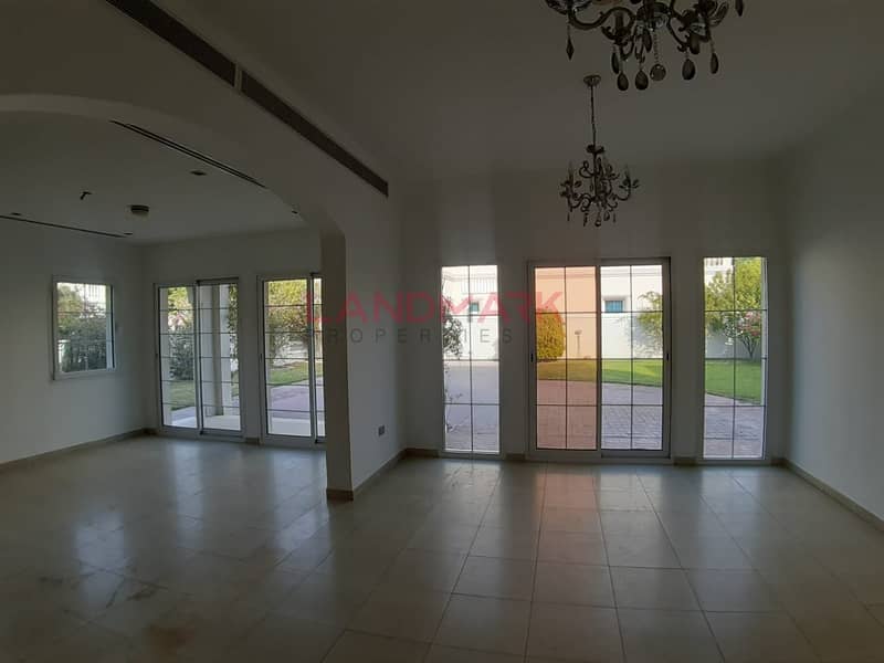 13 EXTRA LARGE 4 BEDROOM VILLA CORNER UNIT+ MAID ROOM