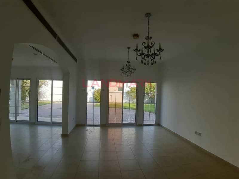 18 EXTRA LARGE 4 BEDROOM VILLA CORNER UNIT+ MAID ROOM