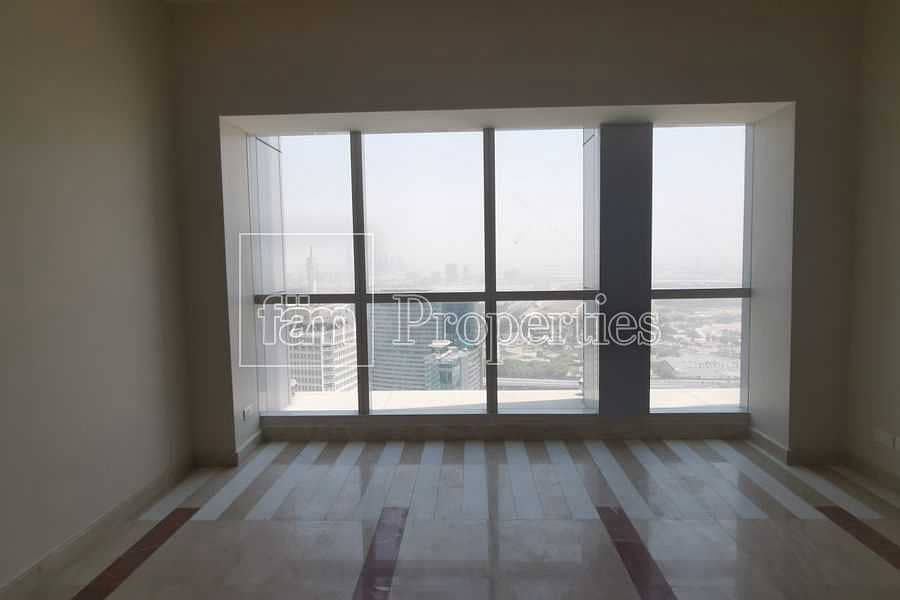 5 2br in high end tower in sheikh zayed road
