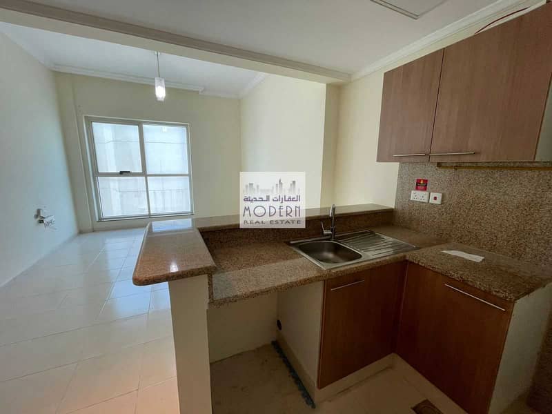 Chiller free Studio Apt One month free, covered parking with all facilites available in OUD METHA