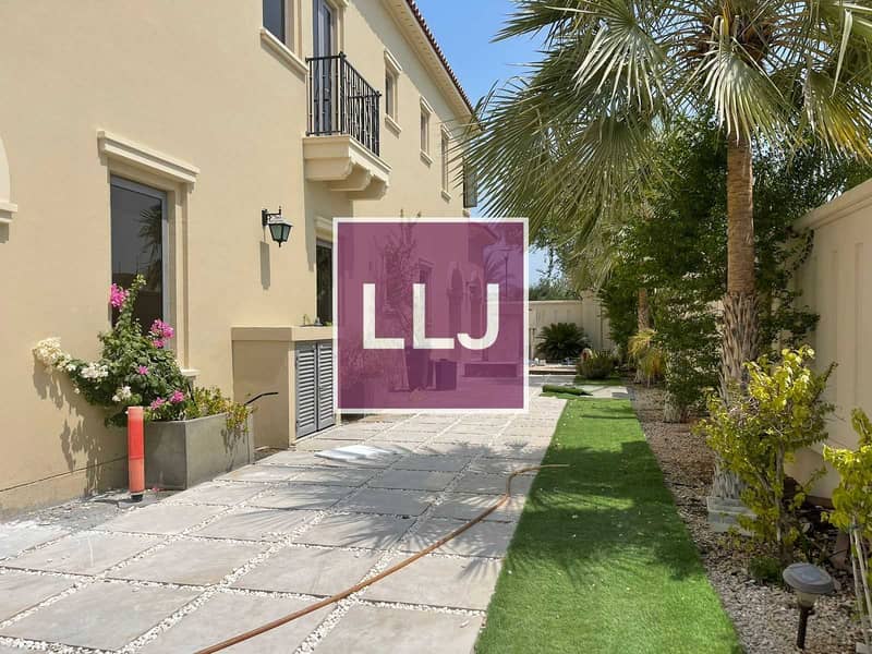 Newly Renovated 3 Bed Corner Villa / Ready to Move in! Newly Renovated 3 Bed Corner Villa / Ready to Move in!