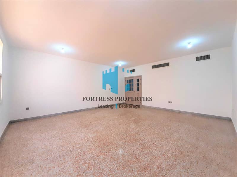 5 Huge & Bright 3BHK Apart in the Heart of City with Island View !!