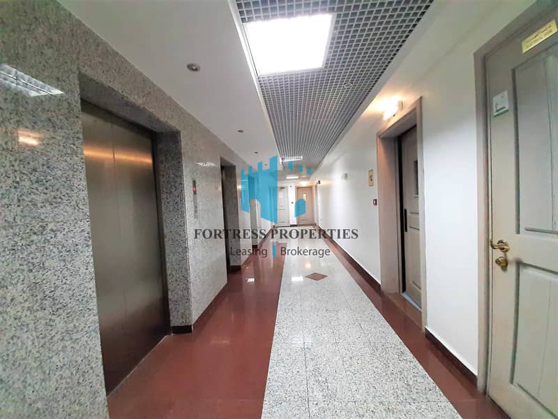 84 Huge & Bright 3BHK Apart in the Heart of City with Island View !!