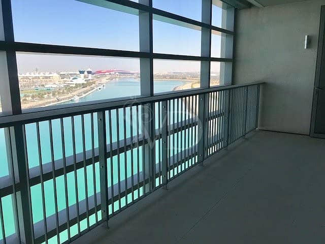 Spacious apartment-Sea View & Beach Access