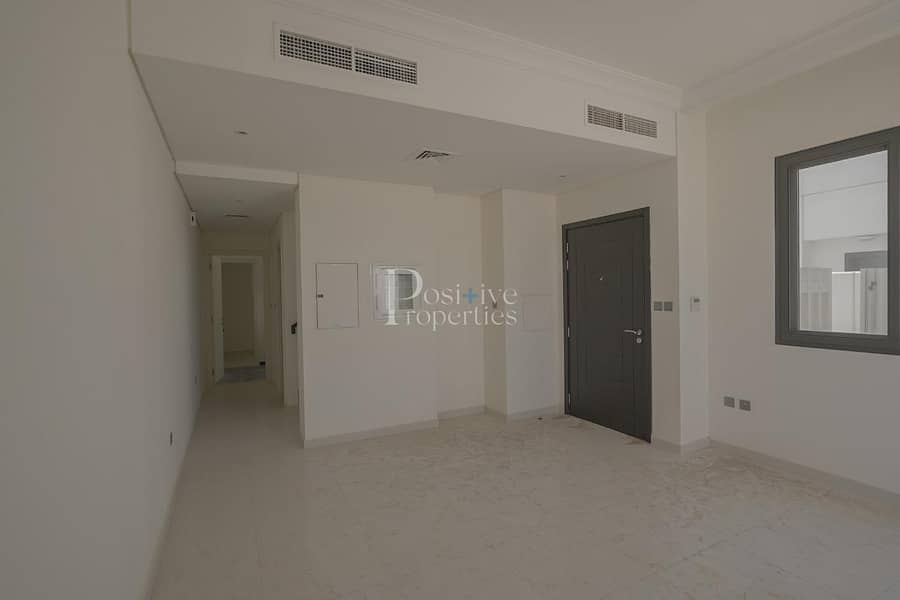 8 R2-MM | END UNIT | NEAR TO POOL| MOTIVETED SELLER
