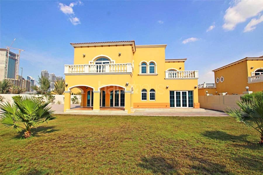 Artificial Grass | District 2 | Well Maintained Artificial Grass | District 2 | Well Maintained