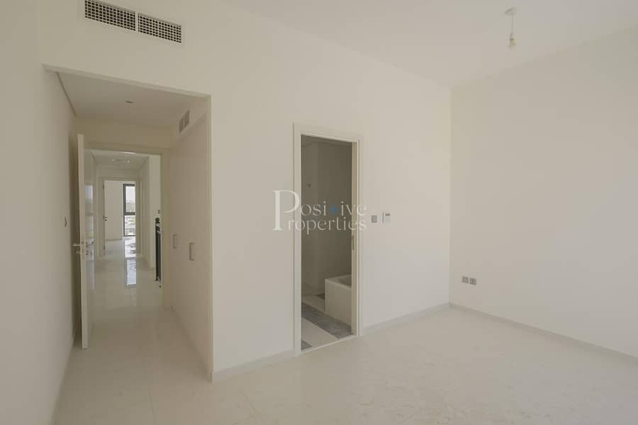 6 R2-MM | END UNIT | NEAR TO POOL| MOTIVETED SELLER