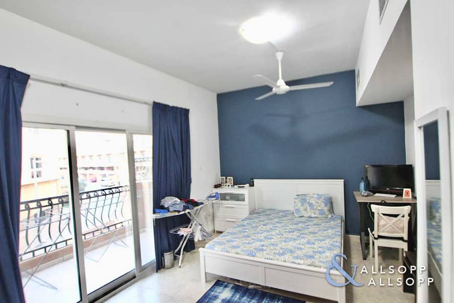 6 Exclusive | Upgraded | Large 3 Beds + Maid