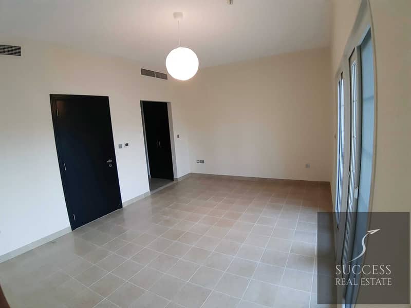 8 EXCELLENT One BR WITH PRIVATE GARDEN !