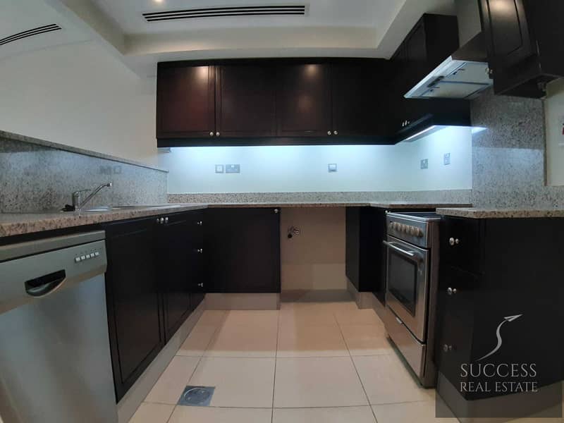 23 EXCELLENT One BR WITH PRIVATE GARDEN !