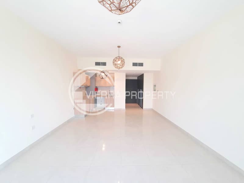 LARGE STUDIO | WORLD CLASS AMENITIES | BALCONY LARGE STUDIO | WORLD CLASS AMENITIES | BALCONY