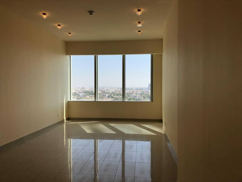 شقة في شارع الكورنيش 2 غرف 115000 درهم - 5389057