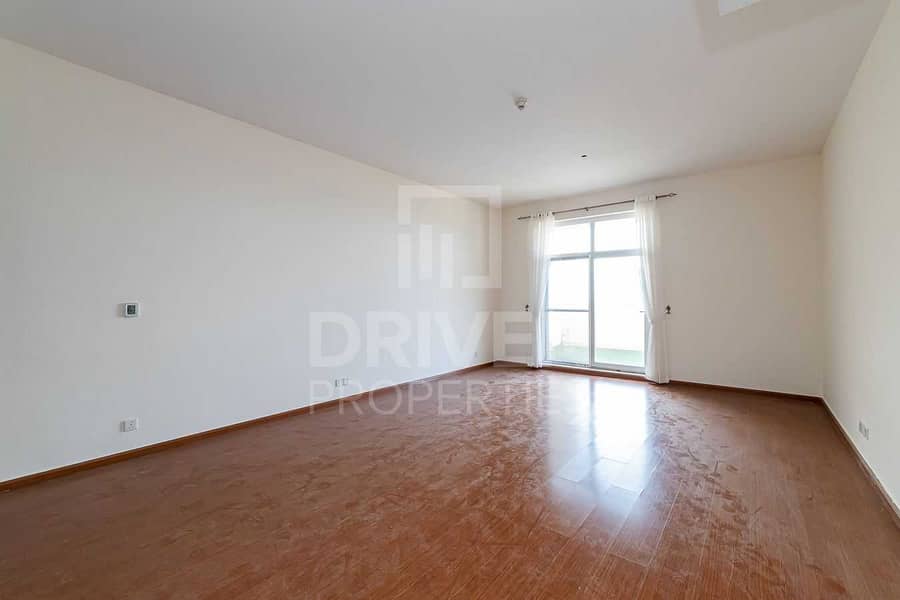 Huge and Upgraded 3 Bedroom Apt in Foxhill