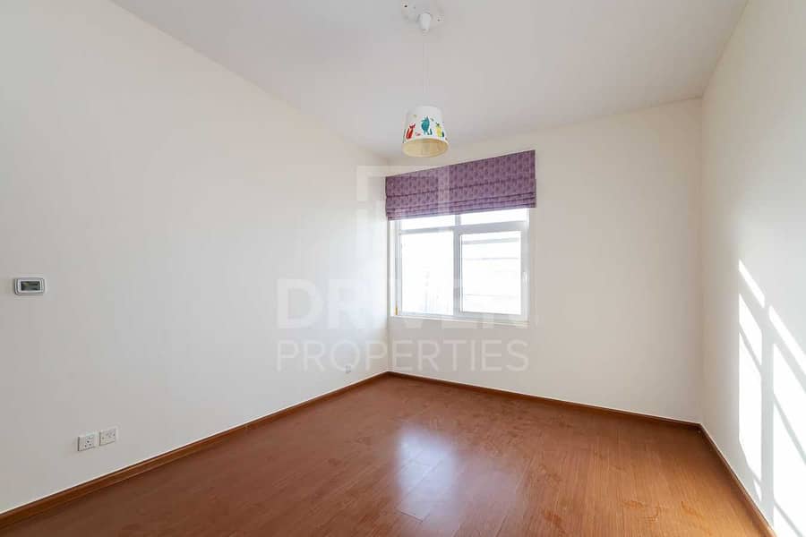 9 Huge and Upgraded 3 Bedroom Apt in Foxhill