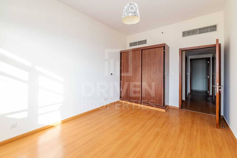 12 Huge and Upgraded 3 Bedroom Apt in Foxhill