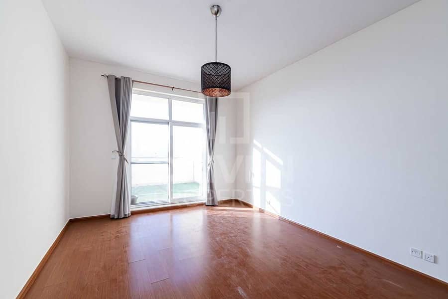16 Huge and Upgraded 3 Bedroom Apt in Foxhill