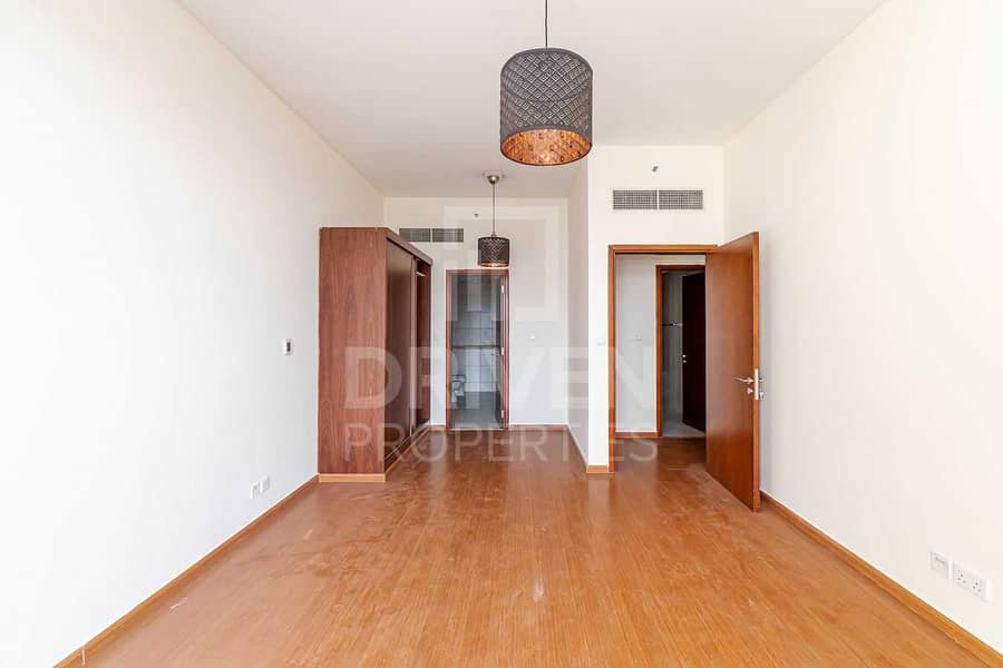 17 Huge and Upgraded 3 Bedroom Apt in Foxhill