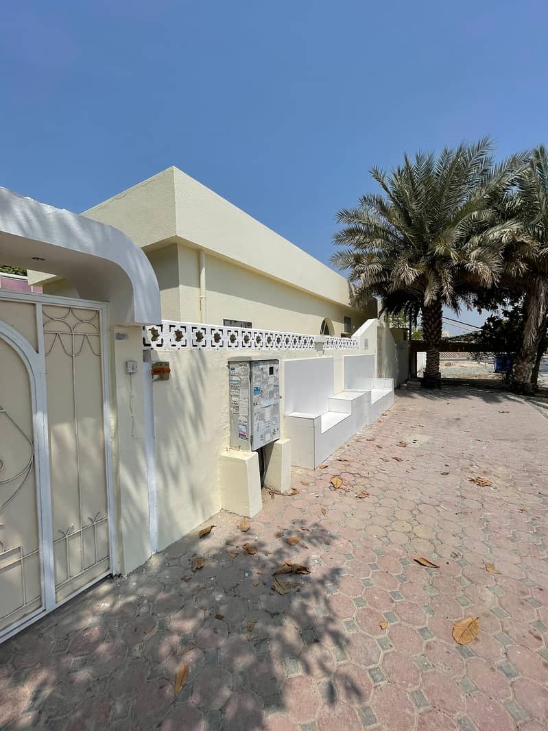 Villa for sale in Ajman, Mushairif area, very special location, very attractive price for Ajman citizens only