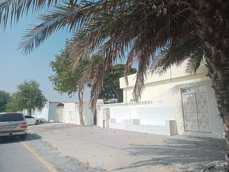 For sale villa in Mushairef with electricity and water, large areas suitable for investment or family housing for more than one family, close to all s