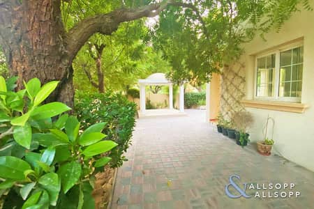 Vacant | Close To Souk | Upgraded | 2 Beds