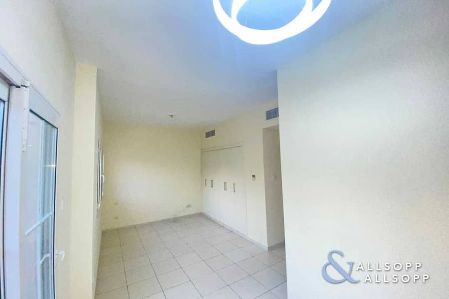 19 Vacant | Close To Souk | Upgraded | 2 Beds