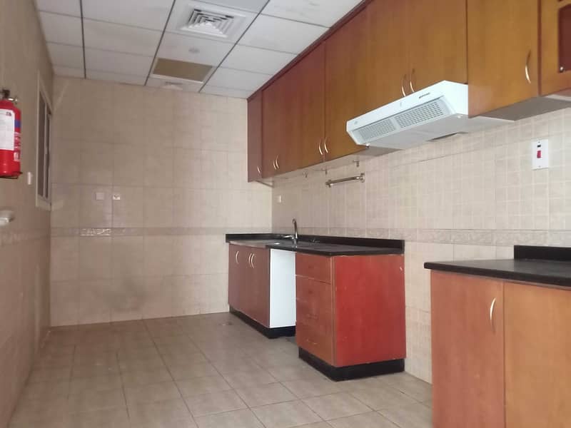 22 Spacious Unit | Unfurnished | Next to the Metro