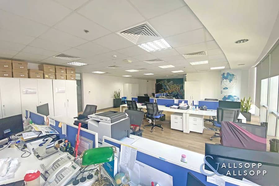 8 Fully Fitted Office | Close To Metro | DIFC