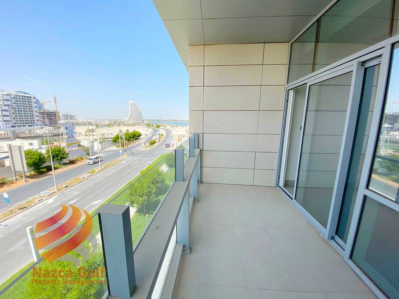 Elegant 2 Bed Unit ! Balcony and Canal View !