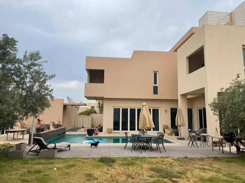 Beautifully Landscaped 5 Bed+ maids Villa with Private Pool & 2 garages l Spacious Layout Beautifully Landscaped 5 Bed+ maids Villa with Private Pool & 2 garages l Spacious Layout