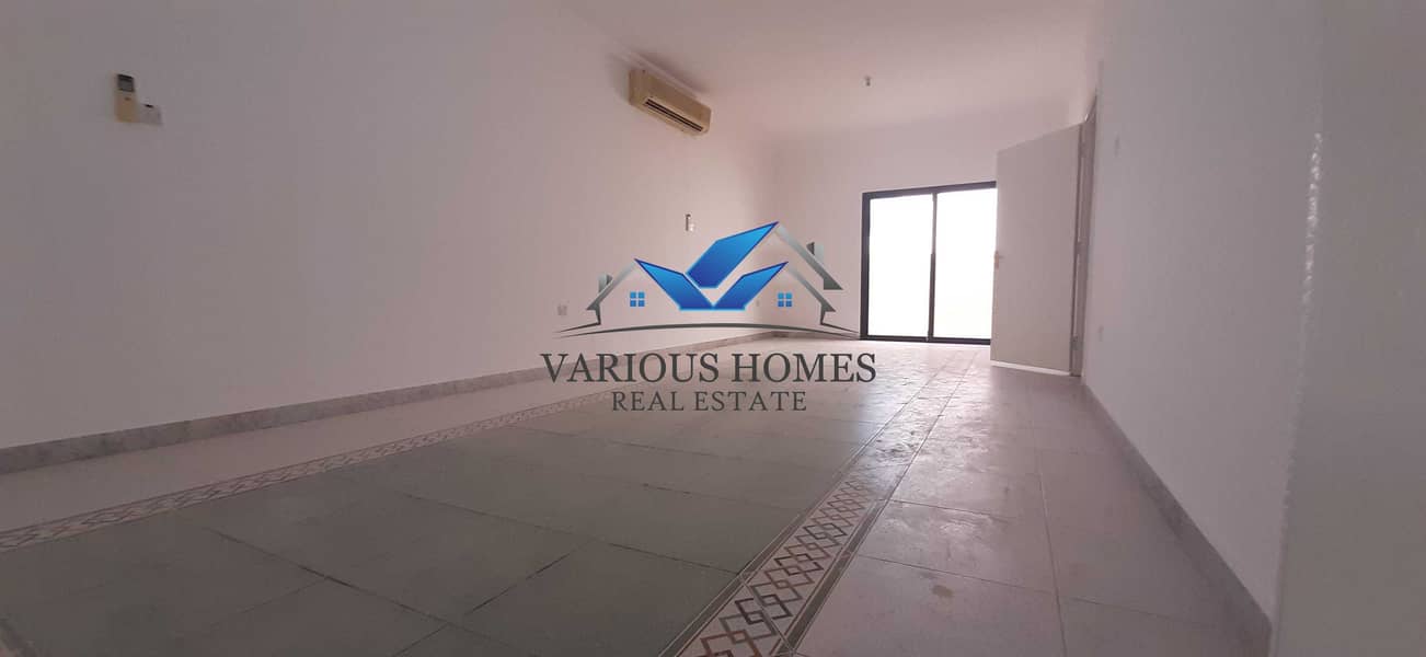 7 Excellent 4bhk with maid room in villa at near khaldiya park