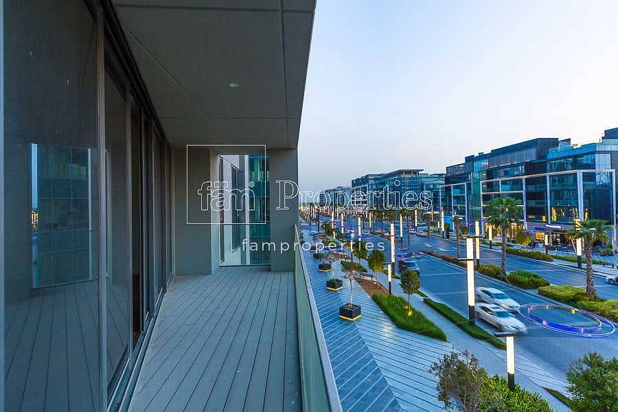 11 High-floor apt with stunning Boulevard view