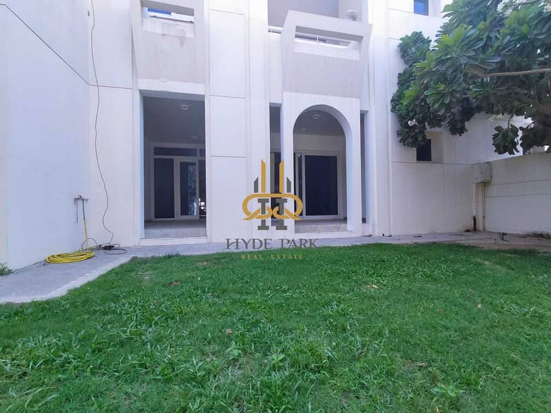 Superb 5 Master BR Villa / Spacious layout / Prime Location / Don't Miss !!! Superb 5 Master BR Villa / Spacious layout / Prime Location / Don't Miss !!!