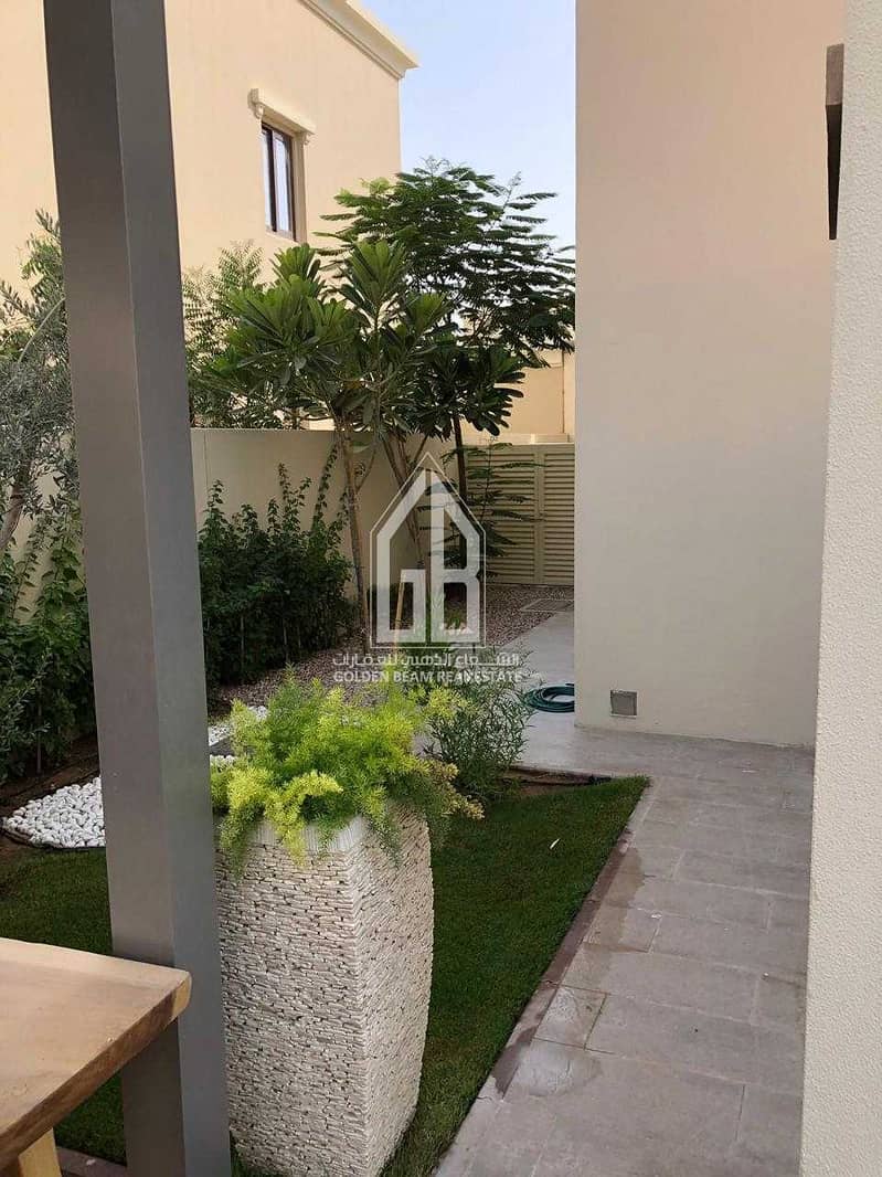 19 Corner Villa l Upgraded Villa l 5 BDR l For SALE