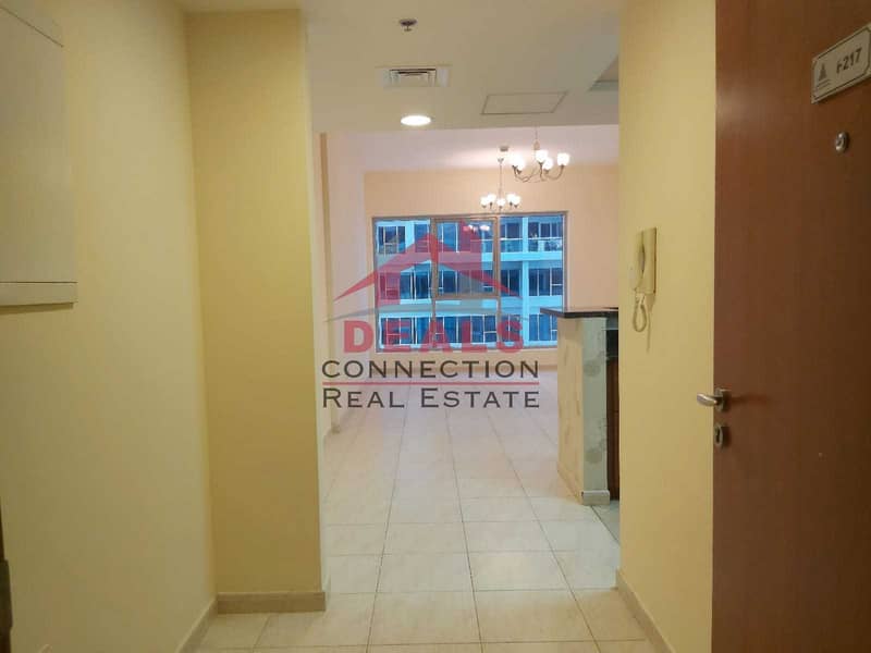 10 Vacant & Ready | Beautiful Spacious 1 Bedroom Apartment | Community &  Pool View