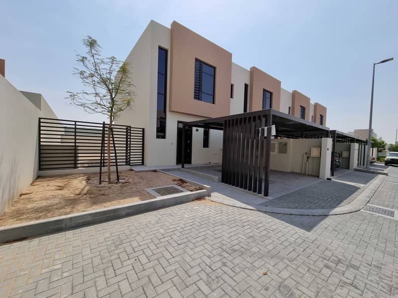 Brand New 3 bedrooms End Unit Townhouse for rent in Phase 2