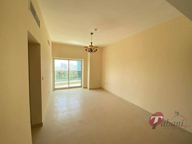 3 Chiller Free |Spacious Apartment |Mid Floor | Vacant
